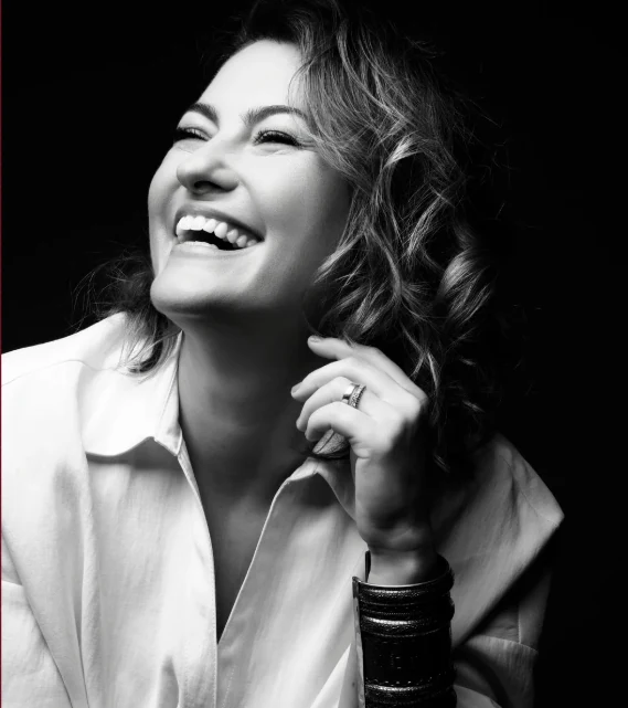 Andrea Dietrich sorrindo